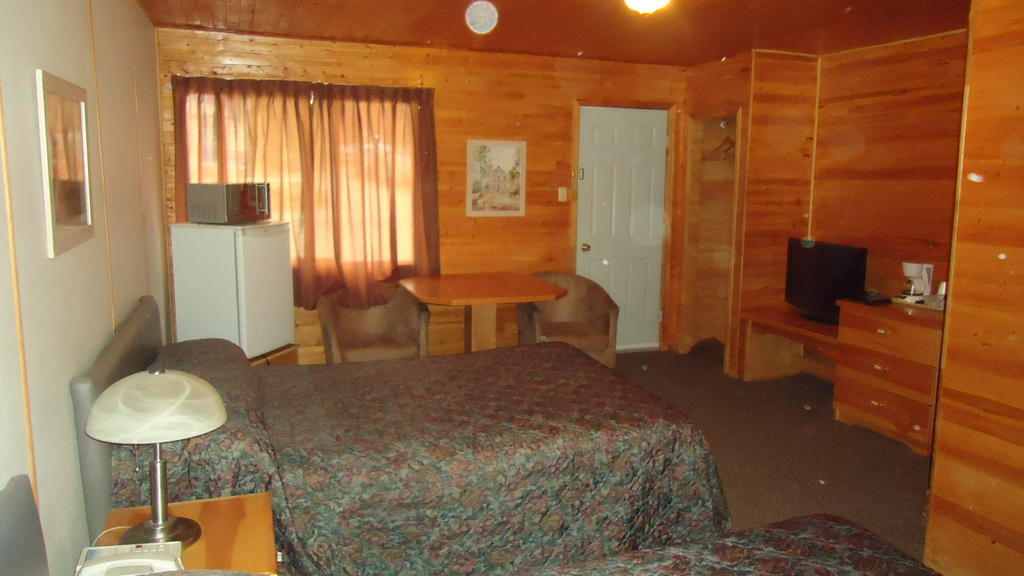 Dreamland Motel Moose Jaw Room photo